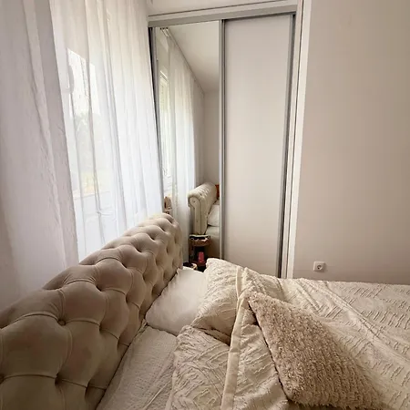 Cozy Near Airport Apartamento *